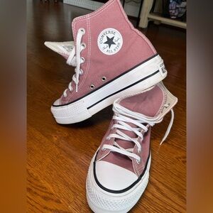Platform Converse women’s size 6. Dusty Rose/Mauve.